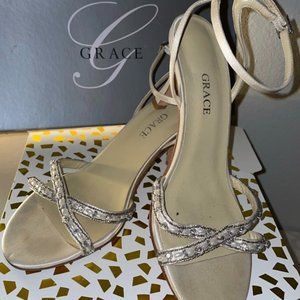 GRACE >> Lindsey in White Silk >> Size 6B